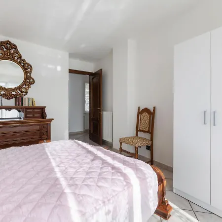 Apartment Spacious In Alto Nearby Airport Nasino