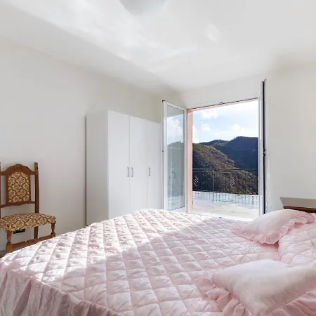 Apartment Spacious In Alto Nearby Airport Nasino