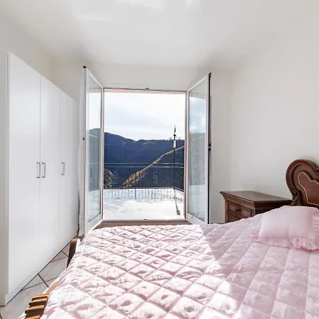 Apartment Spacious In Alto Nearby Airport Nasino