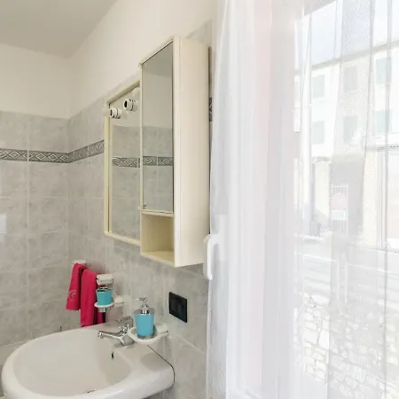 Spacious In Alto Nearby Airport Apartment *