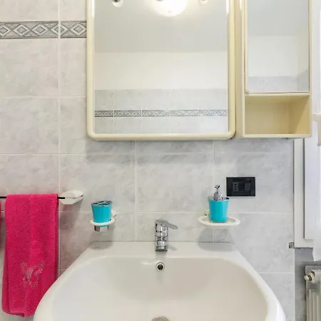 Spacious In Alto Nearby Airport Apartment *
